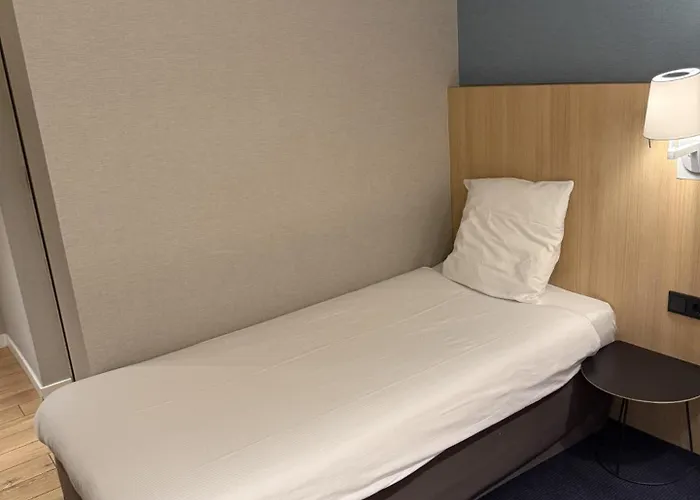 Mercure Schiphol Terminal Hotel 3*