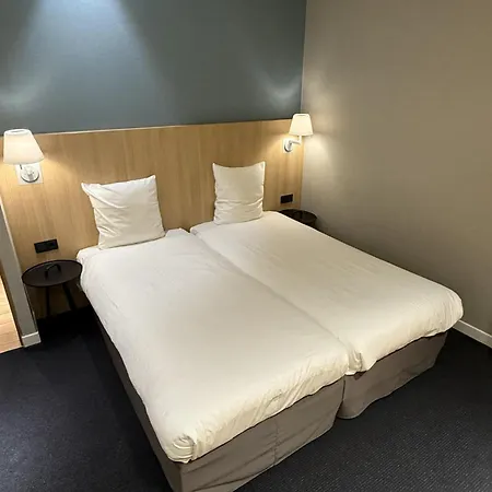Отель Mercure Schiphol Terminal Схипхол
