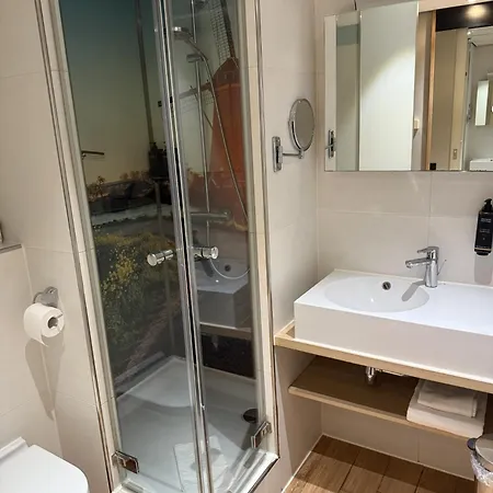 Отель Mercure Schiphol Terminal 3*