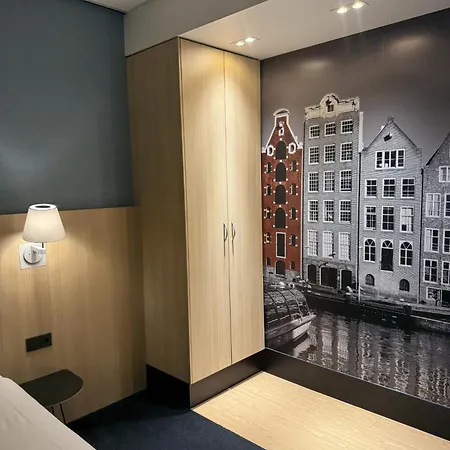 Отель Mercure Schiphol Terminal