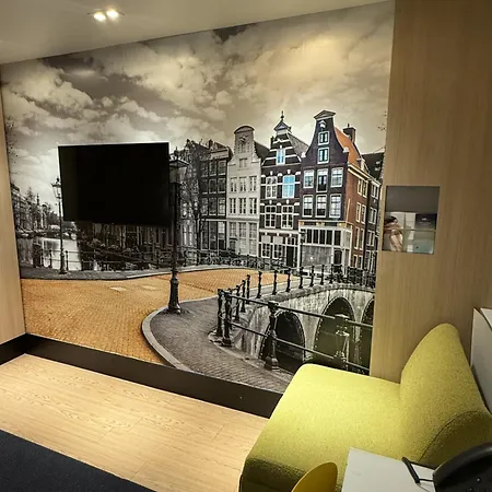 Отель Mercure Schiphol Terminal 3*